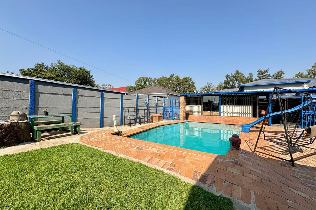 Stunning family home for sale in Dalview! - Photo 5