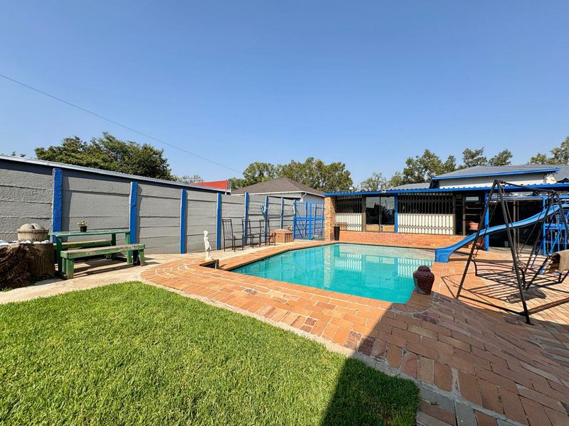 Stunning family home for sale in Dalview! - Photo 5