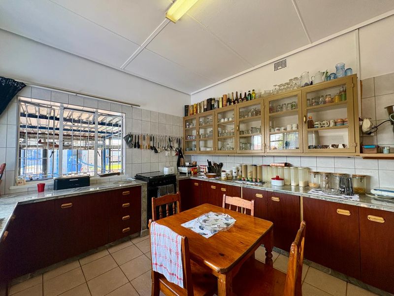 Stunning family home for sale in Dalview! - Photo 10