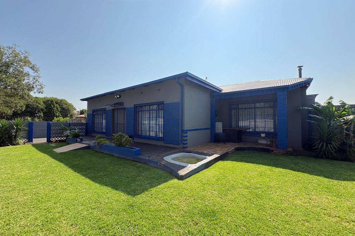 Stunning family home for sale in Dalview! - Photo 2