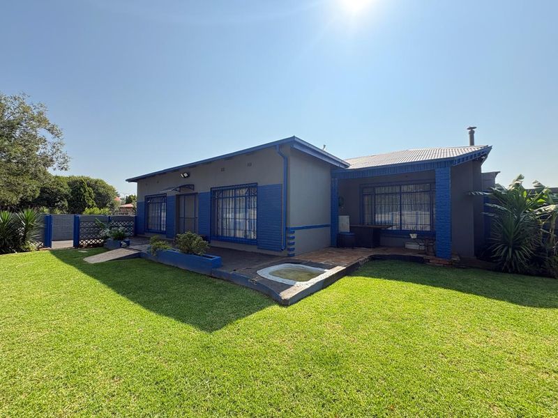 Stunning family home for sale in Dalview! - Photo 2