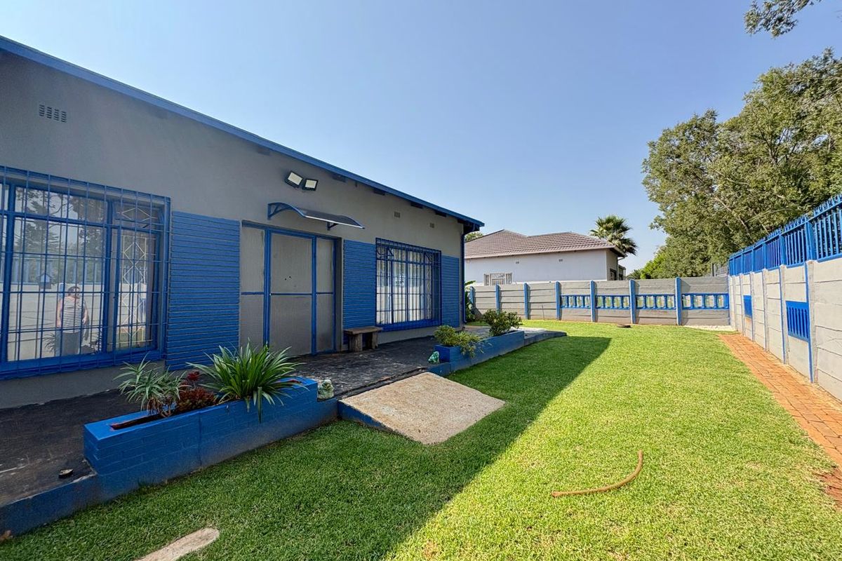 Stunning family home for sale in Dalview! - Photo 3