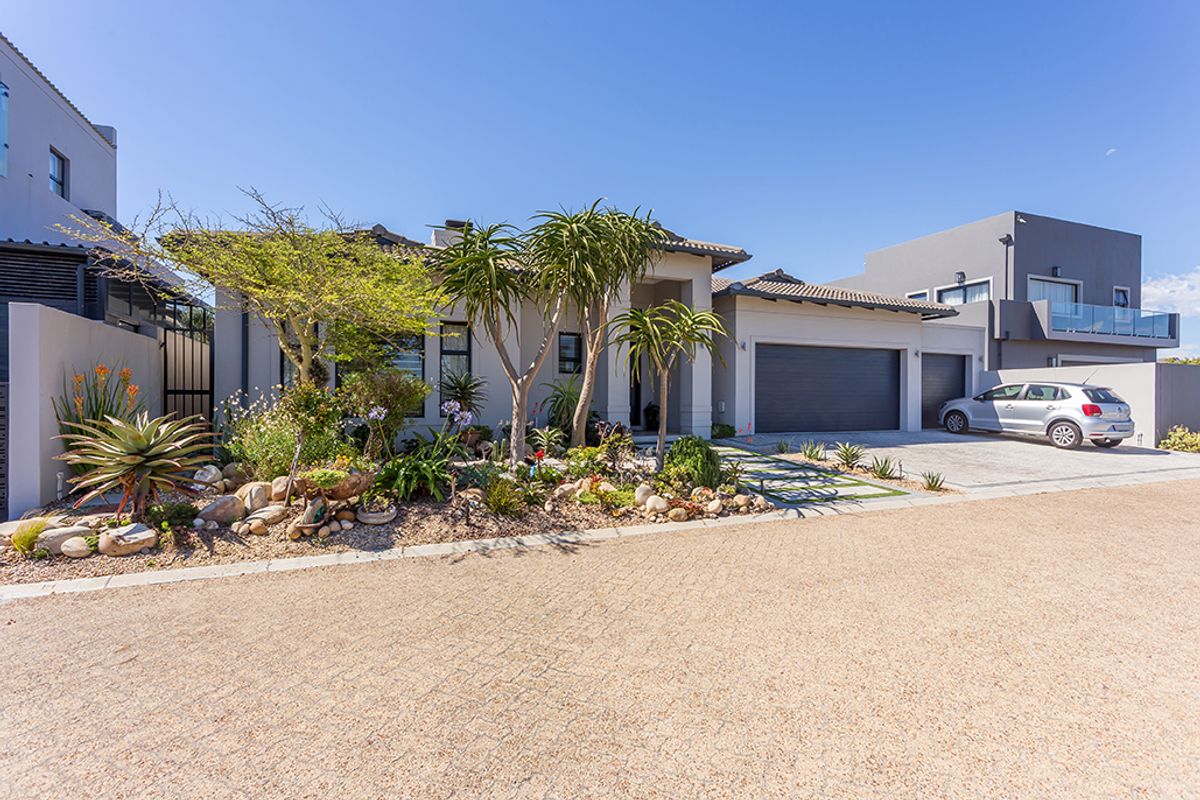 Open-plan living in sought-after Sagewood Estate - Photo 2