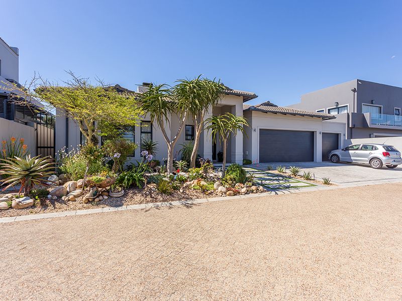 Open-plan living in sought-after Sagewood Estate - Photo 2