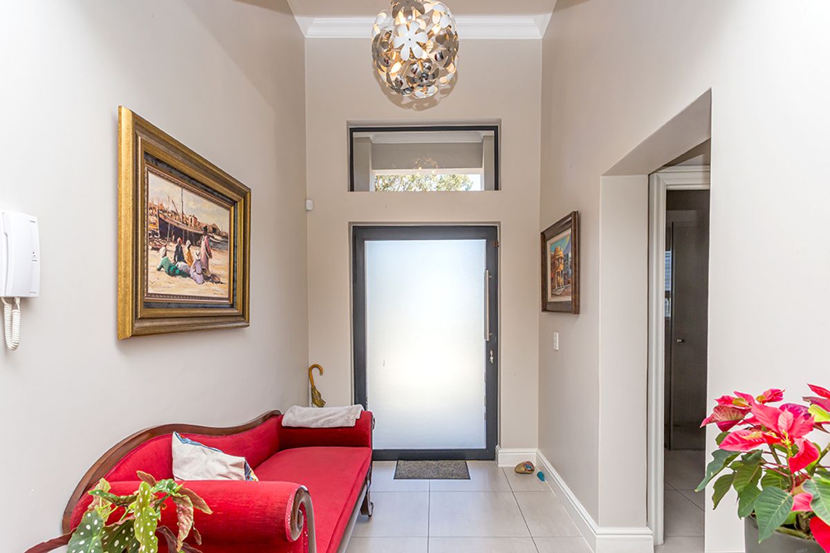 Open-plan living in sought-after Sagewood Estate - Photo 3