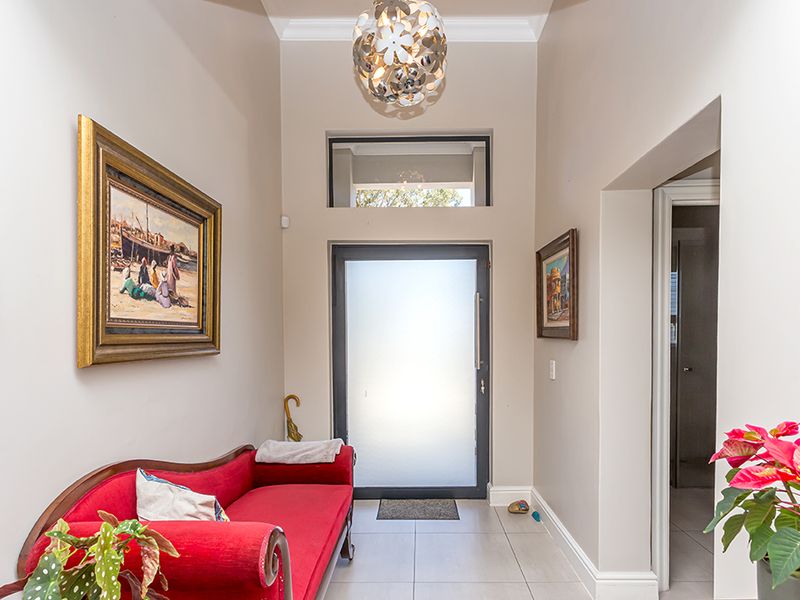 Open-plan living in sought-after Sagewood Estate - Photo 3