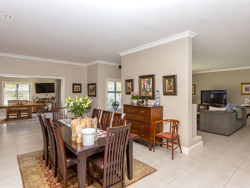 Open-plan living in sought-after Sagewood Estate - Photo 8