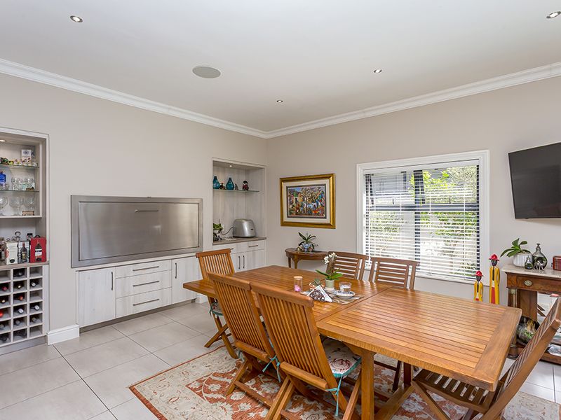 Open-plan living in sought-after Sagewood Estate - Photo 9