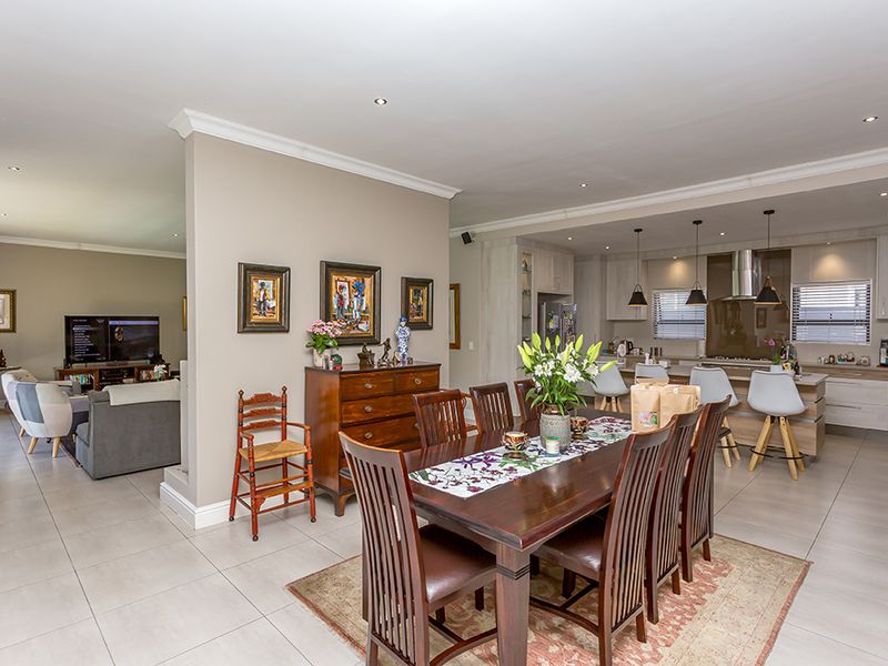 Open-plan living in sought-after Sagewood Estate - Photo 7