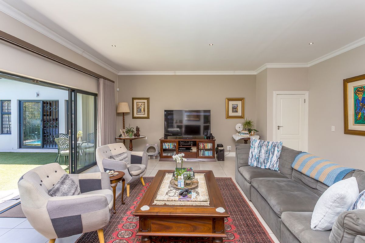 Open-plan living in sought-after Sagewood Estate - Photo 4