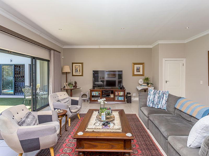 Open-plan living in sought-after Sagewood Estate - Photo 4