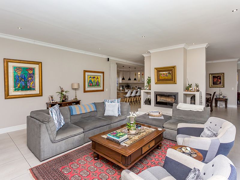 Open-plan living in sought-after Sagewood Estate - Photo 5