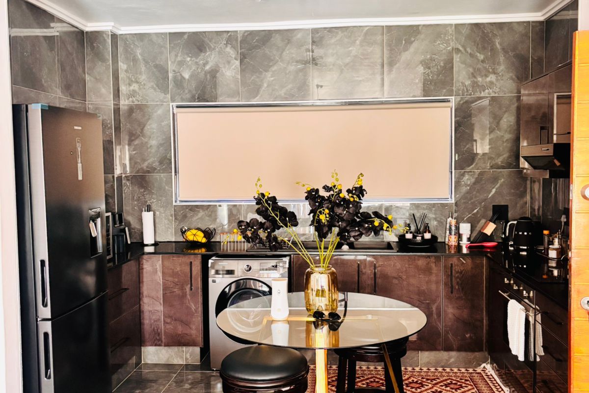 Modern 2-Bedroom Apartment in Family-Friendly Palm Lakes Estate - Photo 3