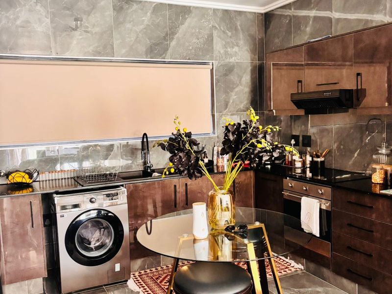 Modern 2-Bedroom Apartment in Family-Friendly Palm Lakes Estate - Photo 4