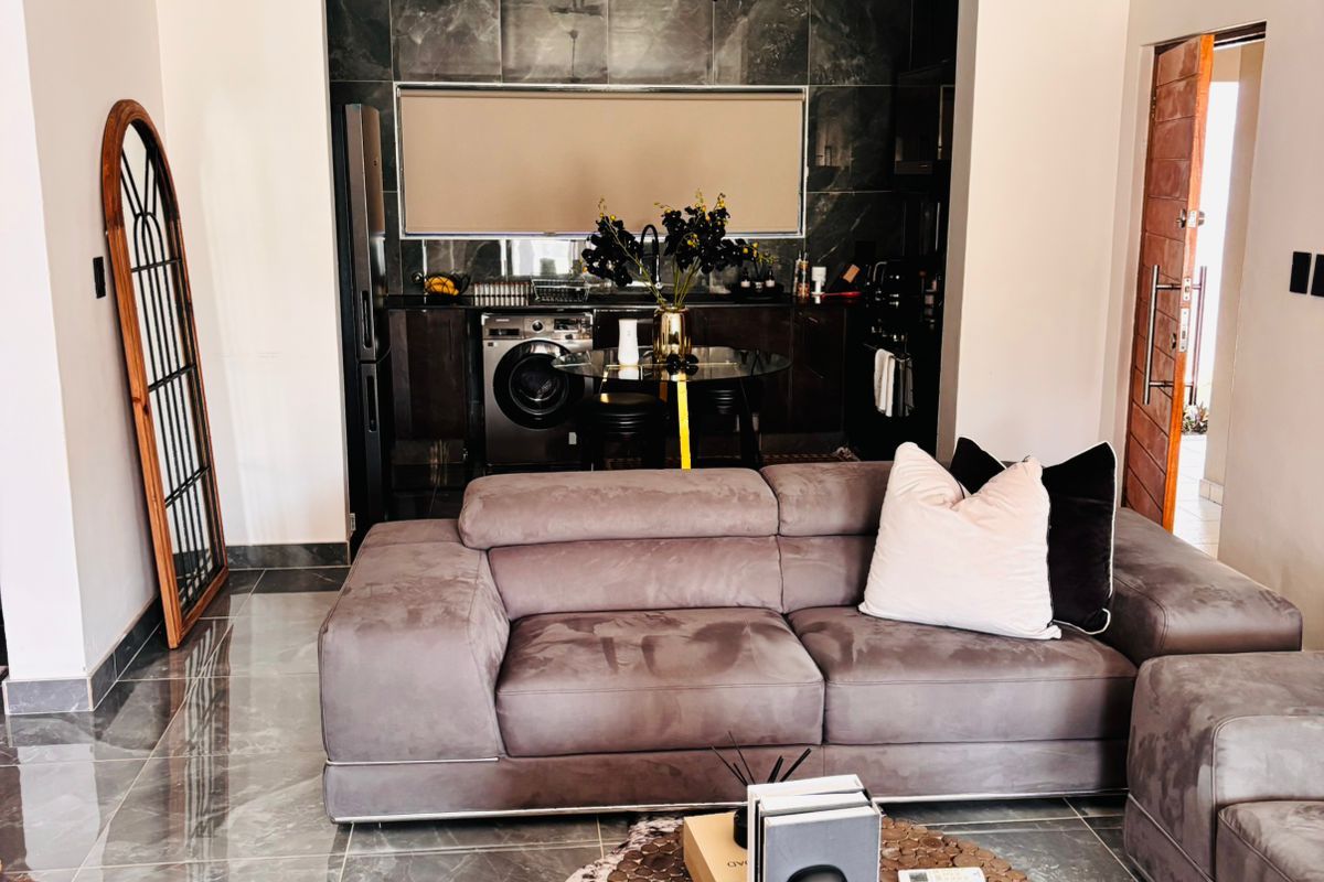 Modern 2-Bedroom Apartment in Family-Friendly Palm Lakes Estate - Photo 5