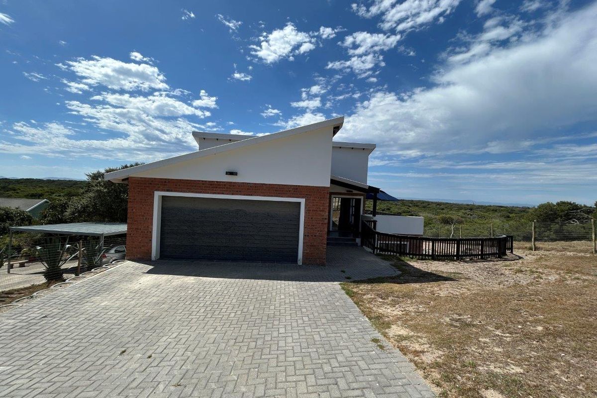 STUNNING  MODERN 3 BEDROOM HOUSE IN SOUGHT AFTER PARADISE BEACH - Photo 3
