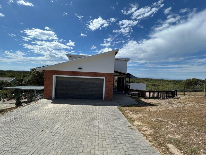 STUNNING  MODERN 3 BEDROOM HOUSE IN SOUGHT AFTER PARADISE BEACH - Photo 3