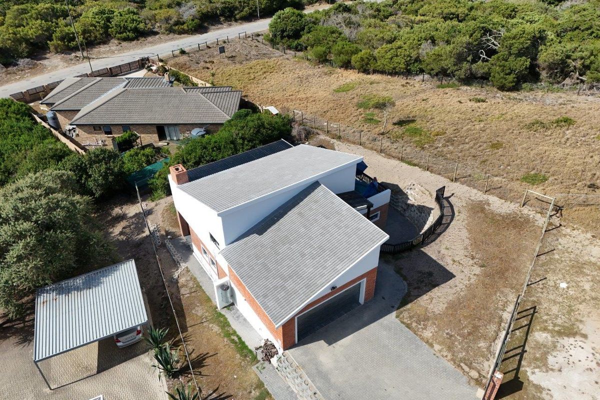 STUNNING  MODERN 3 BEDROOM HOUSE IN SOUGHT AFTER PARADISE BEACH - Photo 2