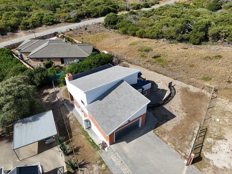 STUNNING  MODERN 3 BEDROOM HOUSE IN SOUGHT AFTER PARADISE BEACH - Photo 2