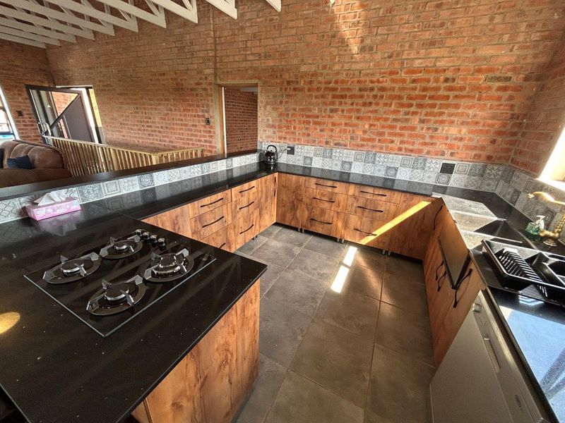 STUNNING  MODERN 3 BEDROOM HOUSE IN SOUGHT AFTER PARADISE BEACH - Photo 9