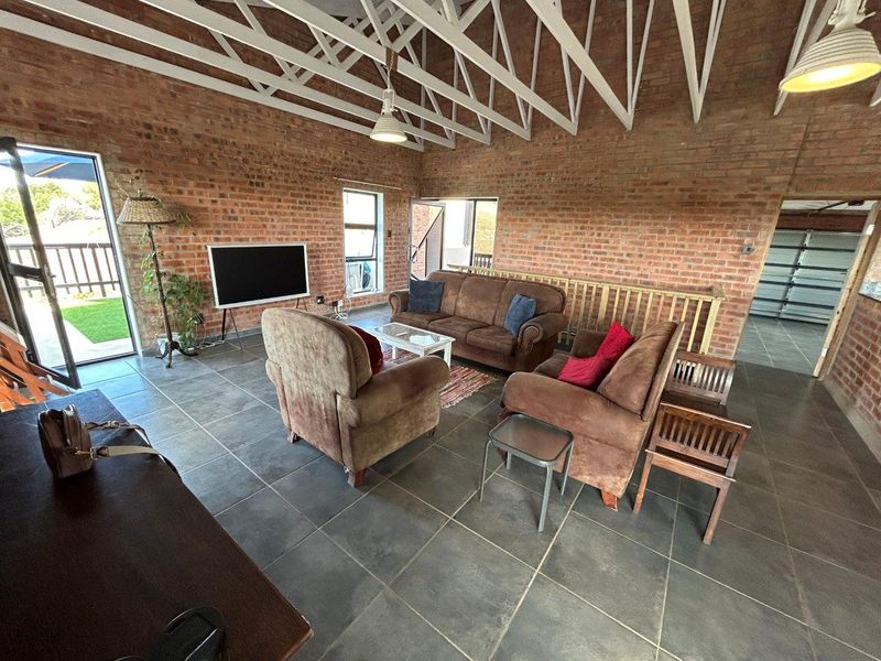 STUNNING  MODERN 3 BEDROOM HOUSE IN SOUGHT AFTER PARADISE BEACH - Photo 7