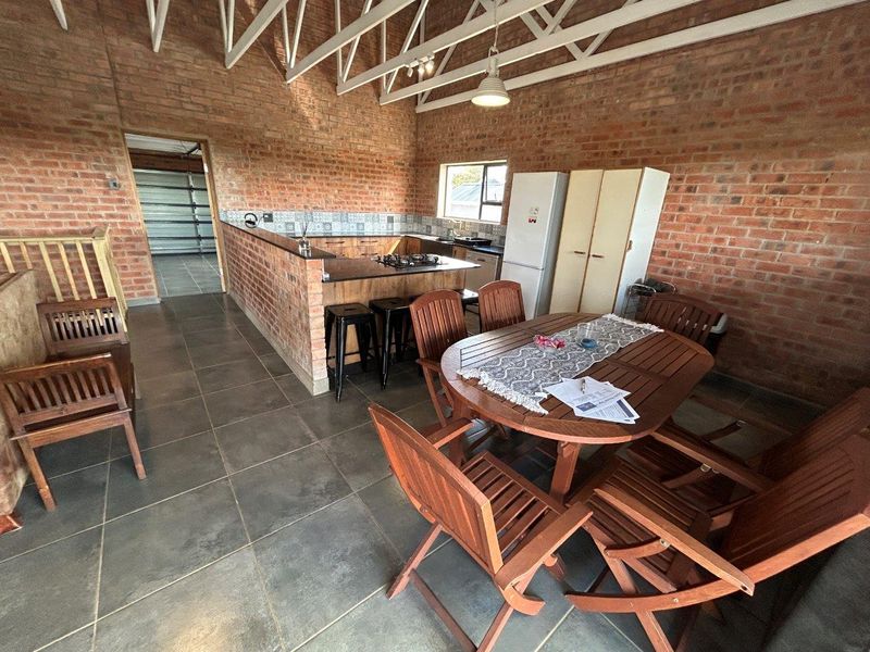 STUNNING  MODERN 3 BEDROOM HOUSE IN SOUGHT AFTER PARADISE BEACH - Photo 8