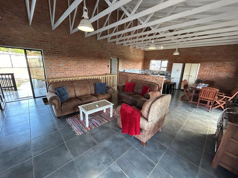 STUNNING  MODERN 3 BEDROOM HOUSE IN SOUGHT AFTER PARADISE BEACH - Photo 6