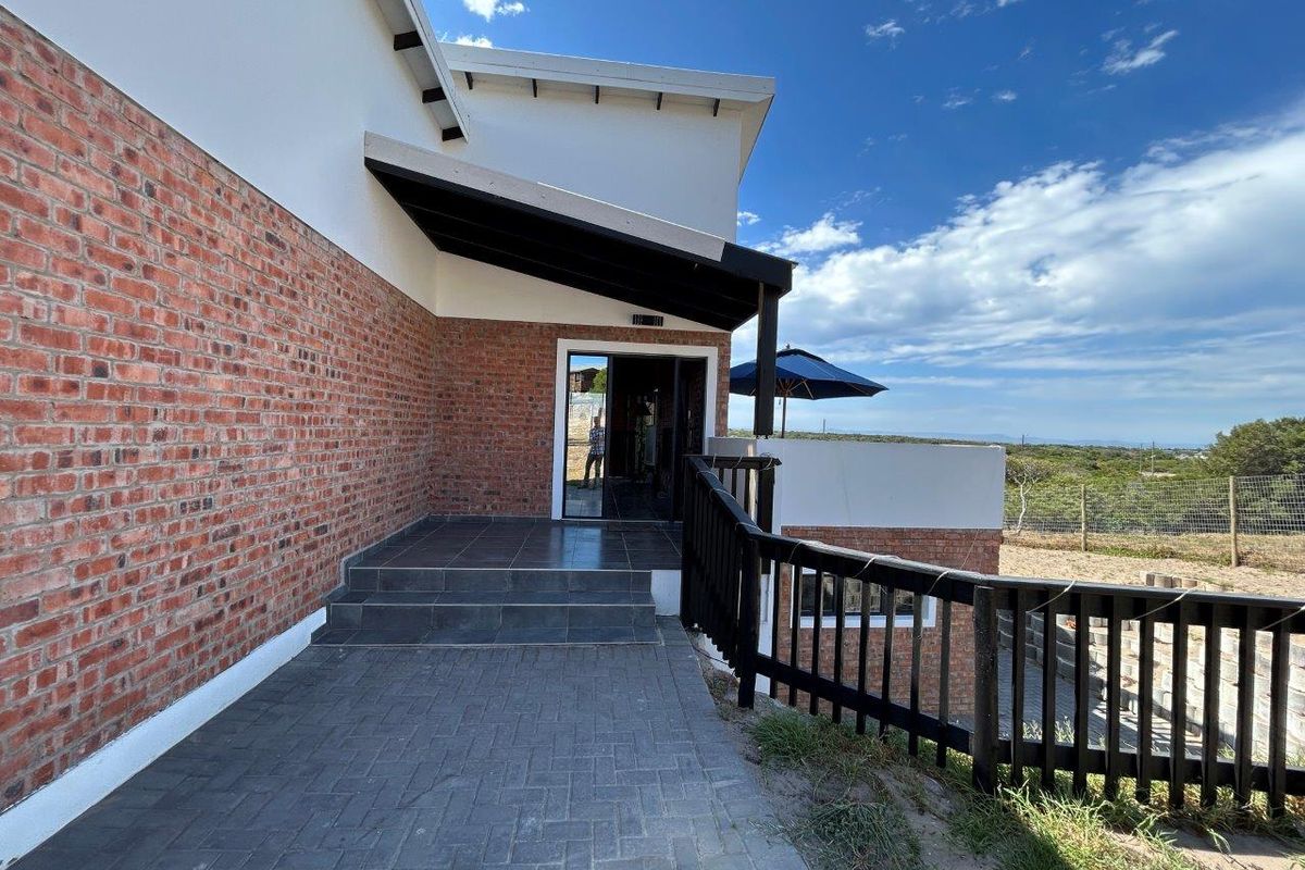 STUNNING  MODERN 3 BEDROOM HOUSE IN SOUGHT AFTER PARADISE BEACH - Photo 4