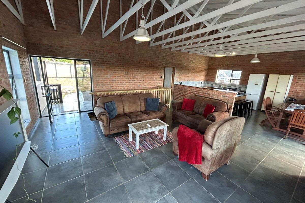 STUNNING  MODERN 3 BEDROOM HOUSE IN SOUGHT AFTER PARADISE BEACH - Photo 5