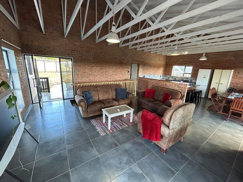 STUNNING  MODERN 3 BEDROOM HOUSE IN SOUGHT AFTER PARADISE BEACH - Photo 5