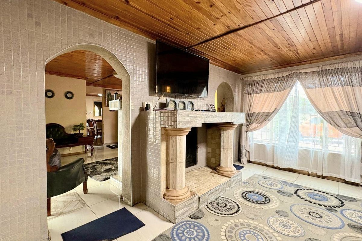 Versatile Property in Dalpark Ext 9 - Either for the savvy investor or an extended family! - Photo 5