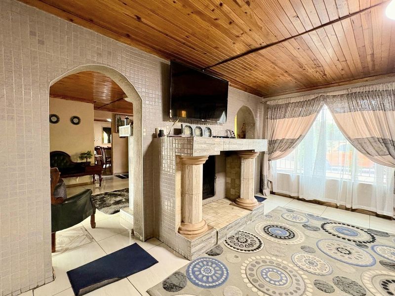 Versatile Property in Dalpark Ext 9 - Either for the savvy investor or an extended family! - Photo 5