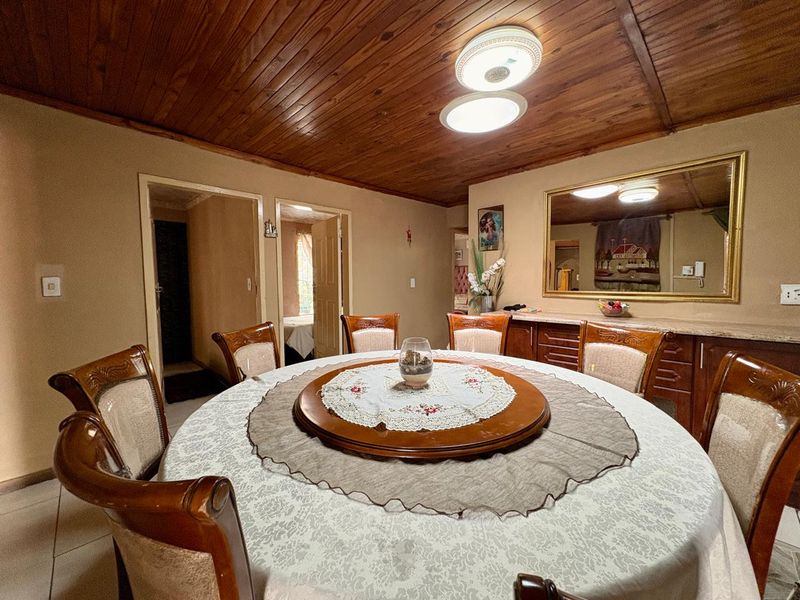 Versatile Property in Dalpark Ext 9 - Either for the savvy investor or an extended family! - Photo 9