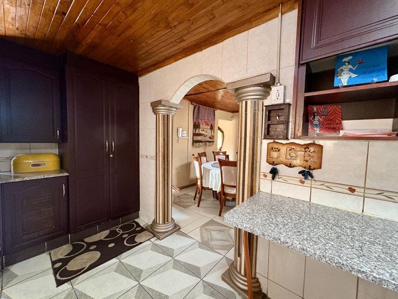 Versatile Property in Dalpark Ext 9 - Either for the savvy investor or an extended family! - Photo 10