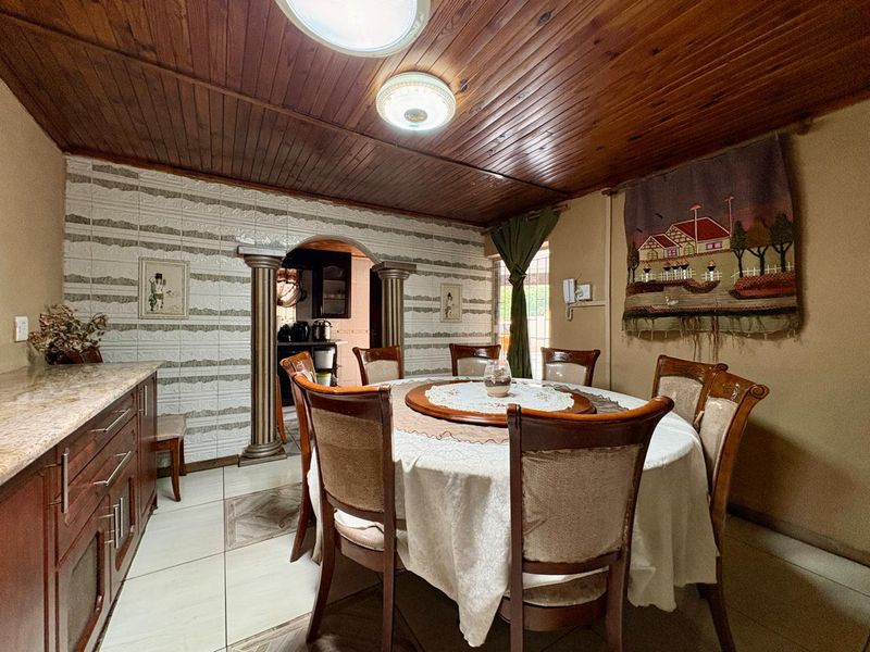 Versatile Property in Dalpark Ext 9 - Either for the savvy investor or an extended family! - Photo 8