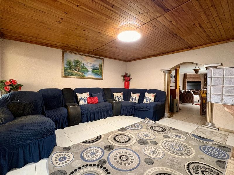 Versatile Property in Dalpark Ext 9 - Either for the savvy investor or an extended family! - Photo 7