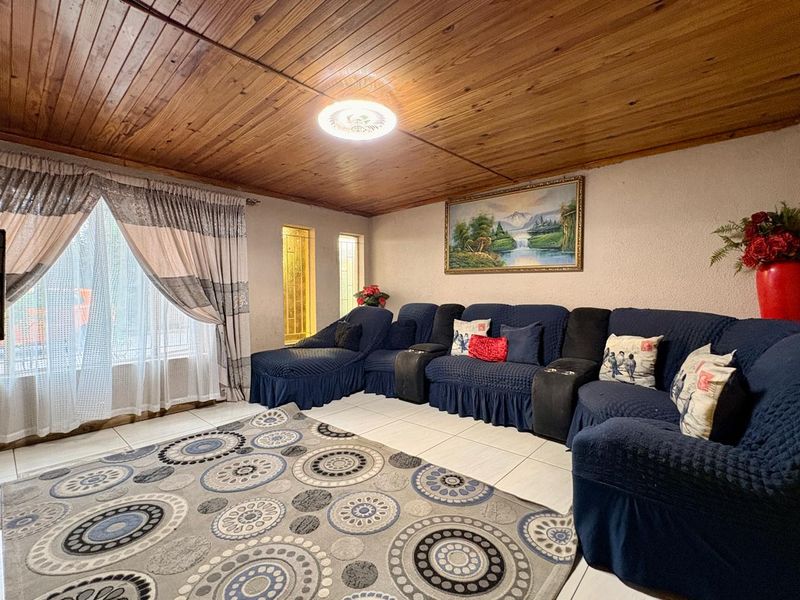 Versatile Property in Dalpark Ext 9 - Either for the savvy investor or an extended family! - Photo 6