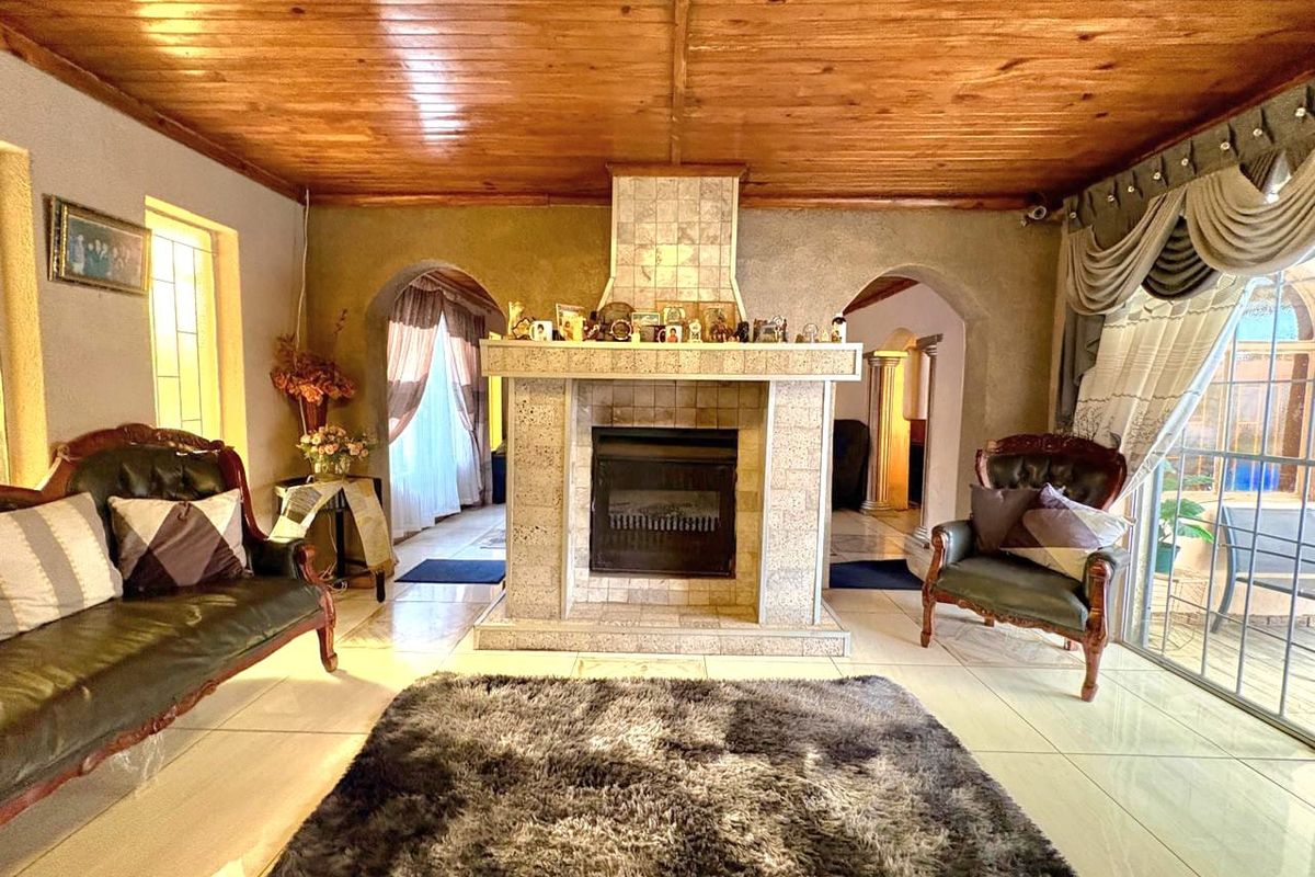 Versatile Property in Dalpark Ext 9 - Either for the savvy investor or an extended family! - Photo 3