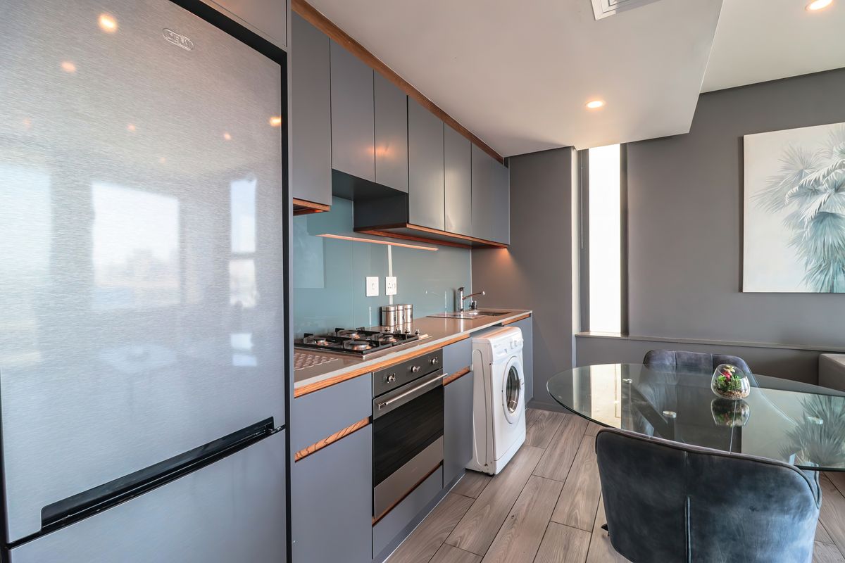 Lovely 1 Bedroom apartment for Sale in Umhlanga Ridgeside   with Sea Views! - Photo 3