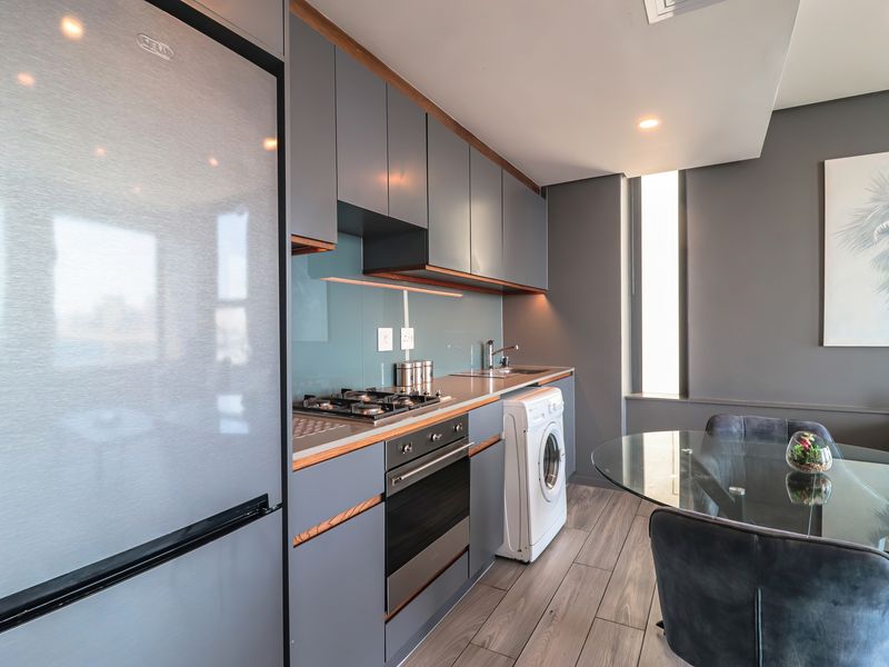 Lovely 1 Bedroom apartment for Sale in Umhlanga Ridgeside   with Sea Views! - Photo 3