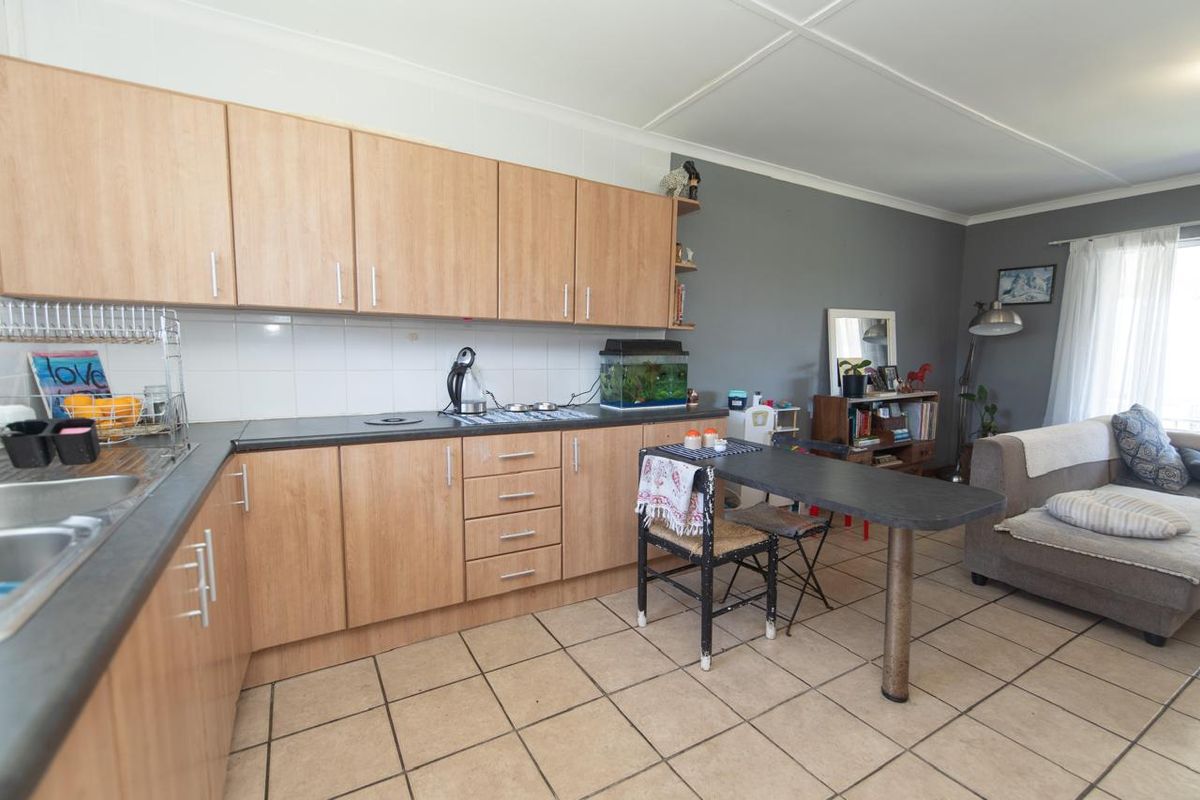 SEAVIEW 2 BED 1 BATH HOUSE FOR RENT - Photo 2
