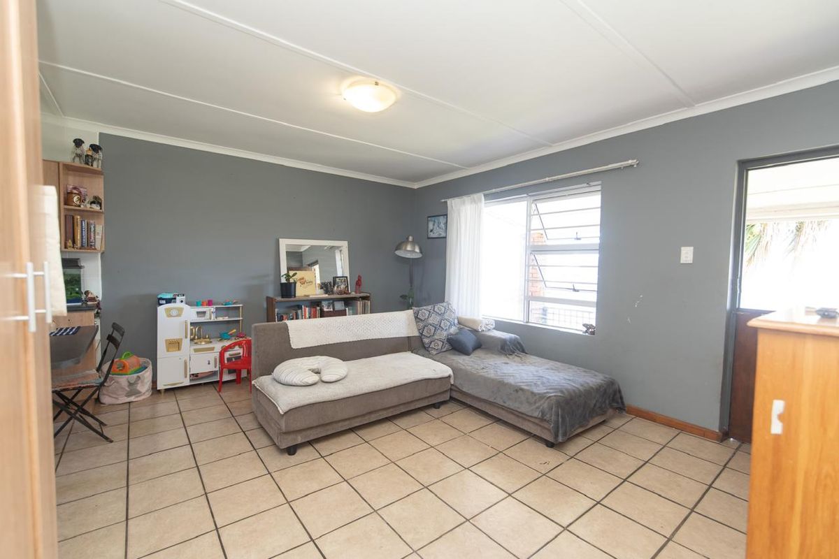 SEAVIEW 2 BED 1 BATH HOUSE FOR RENT - Photo 4