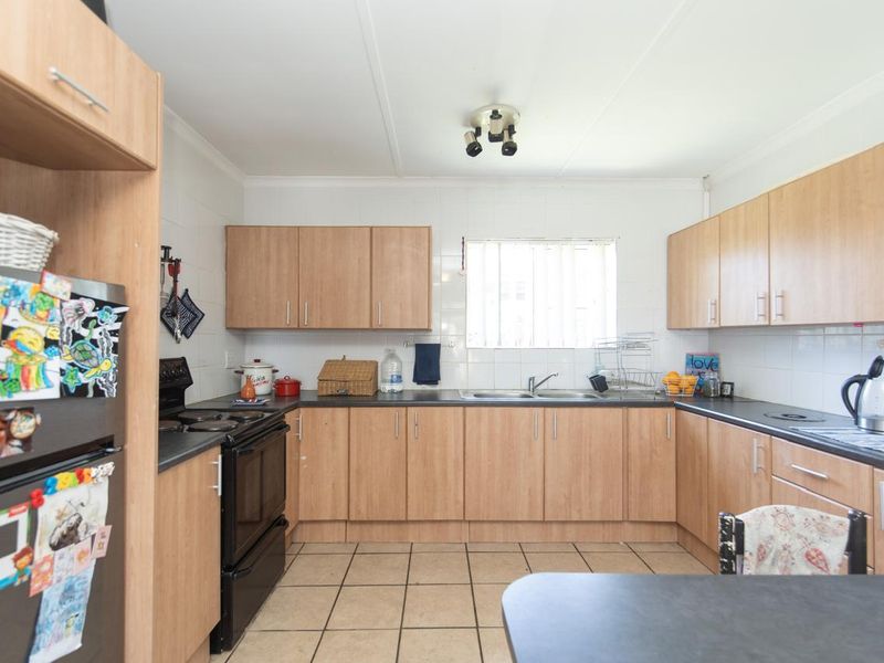 SEAVIEW 2 BED 1 BATH HOUSE FOR RENT - Photo 2