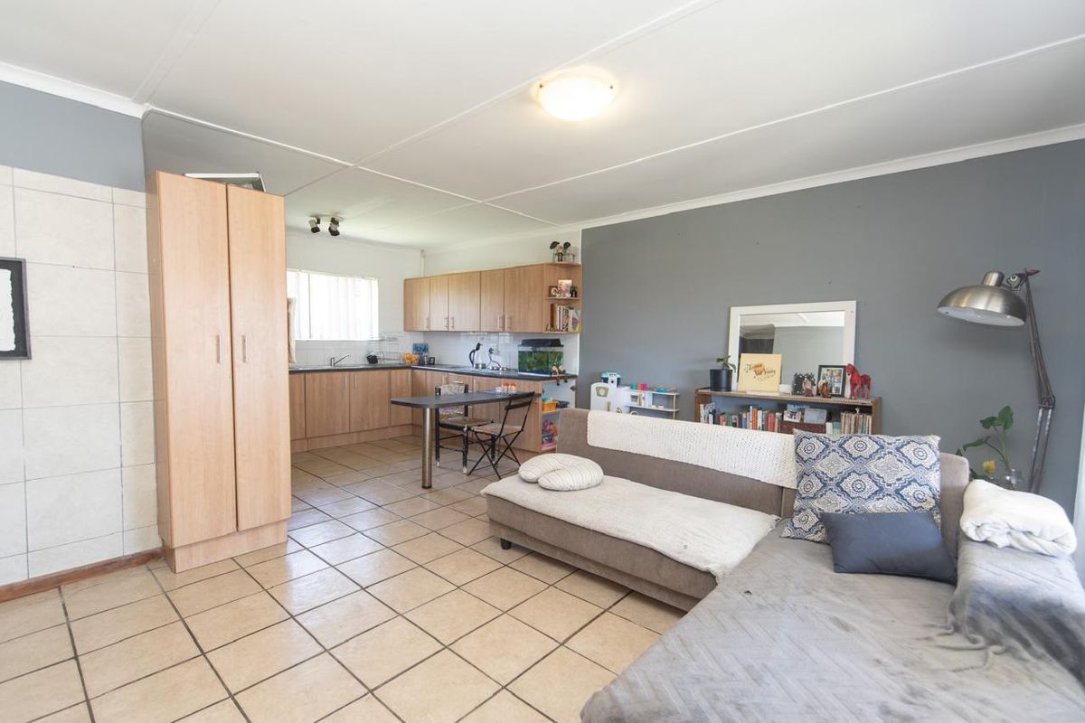 SEAVIEW 2 BED 1 BATH HOUSE FOR RENT - Photo 3