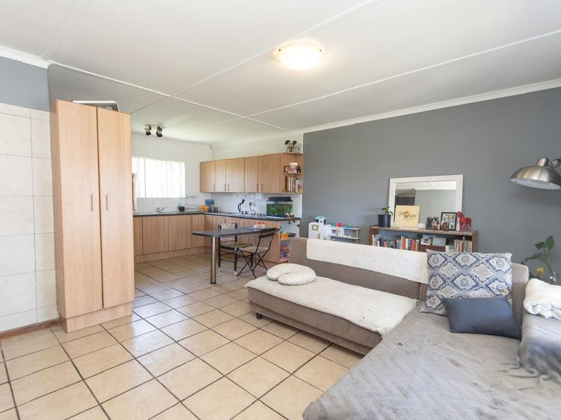SEAVIEW 2 BED 1 BATH HOUSE FOR RENT - Photo 4