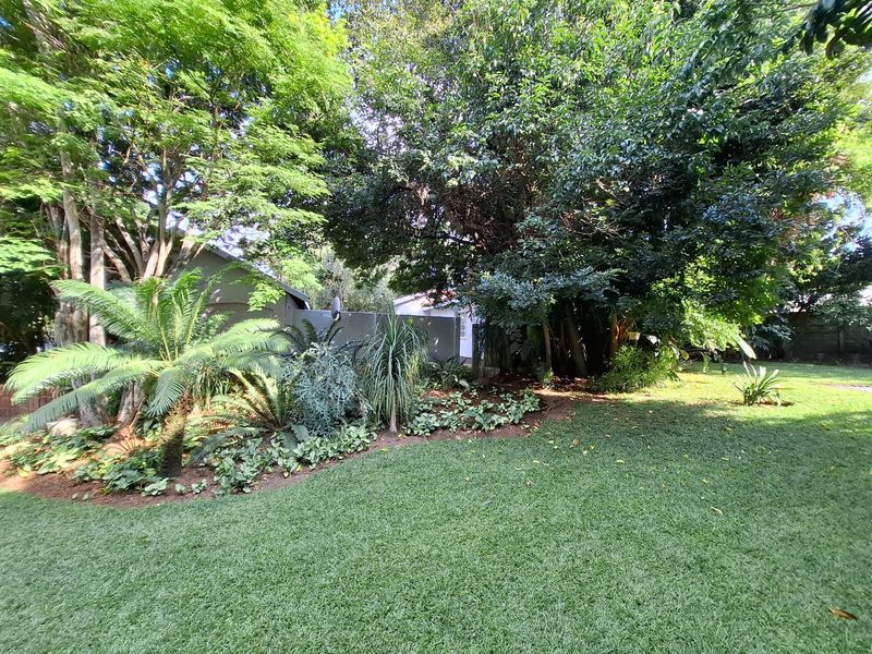 Expansive Family Home with Pool, Flat & Office for Sale in Safari Gardens Rustenburg - Photo 9