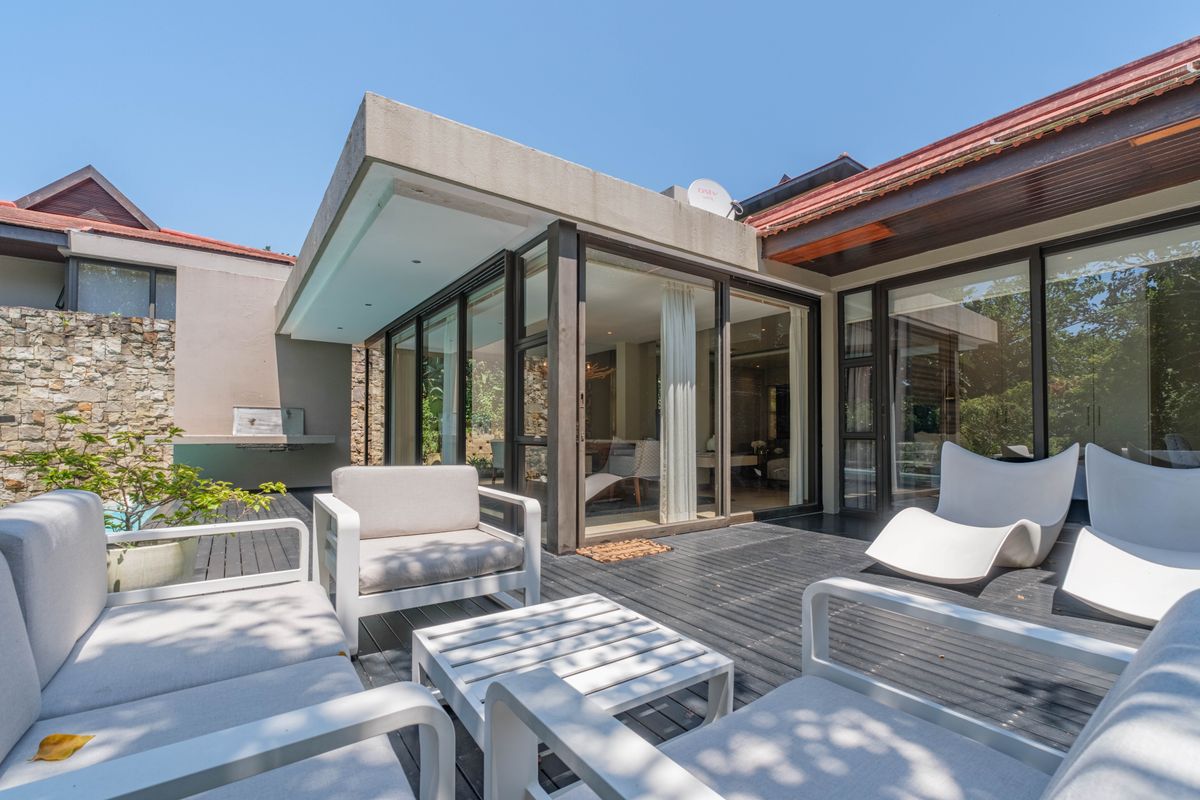 Stunning Luxury Home in Tranquil Zimbali Estate - Photo 3