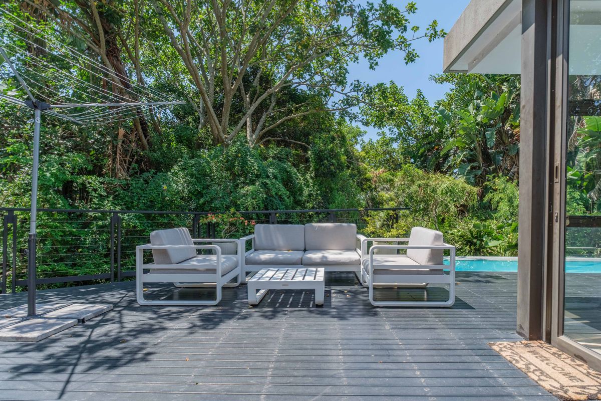 Stunning Luxury Home in Tranquil Zimbali Estate - Photo 2