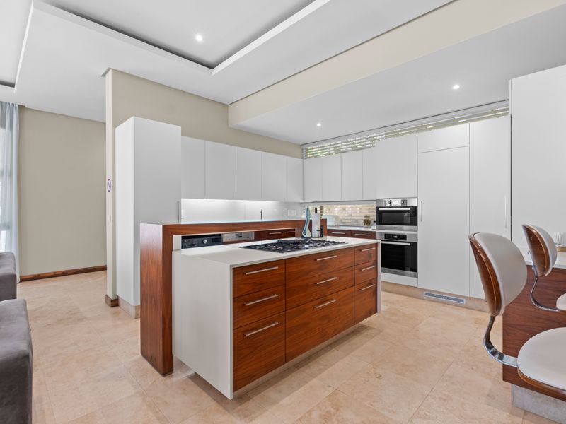 Stunning Luxury Home in Tranquil Zimbali Estate - Photo 6