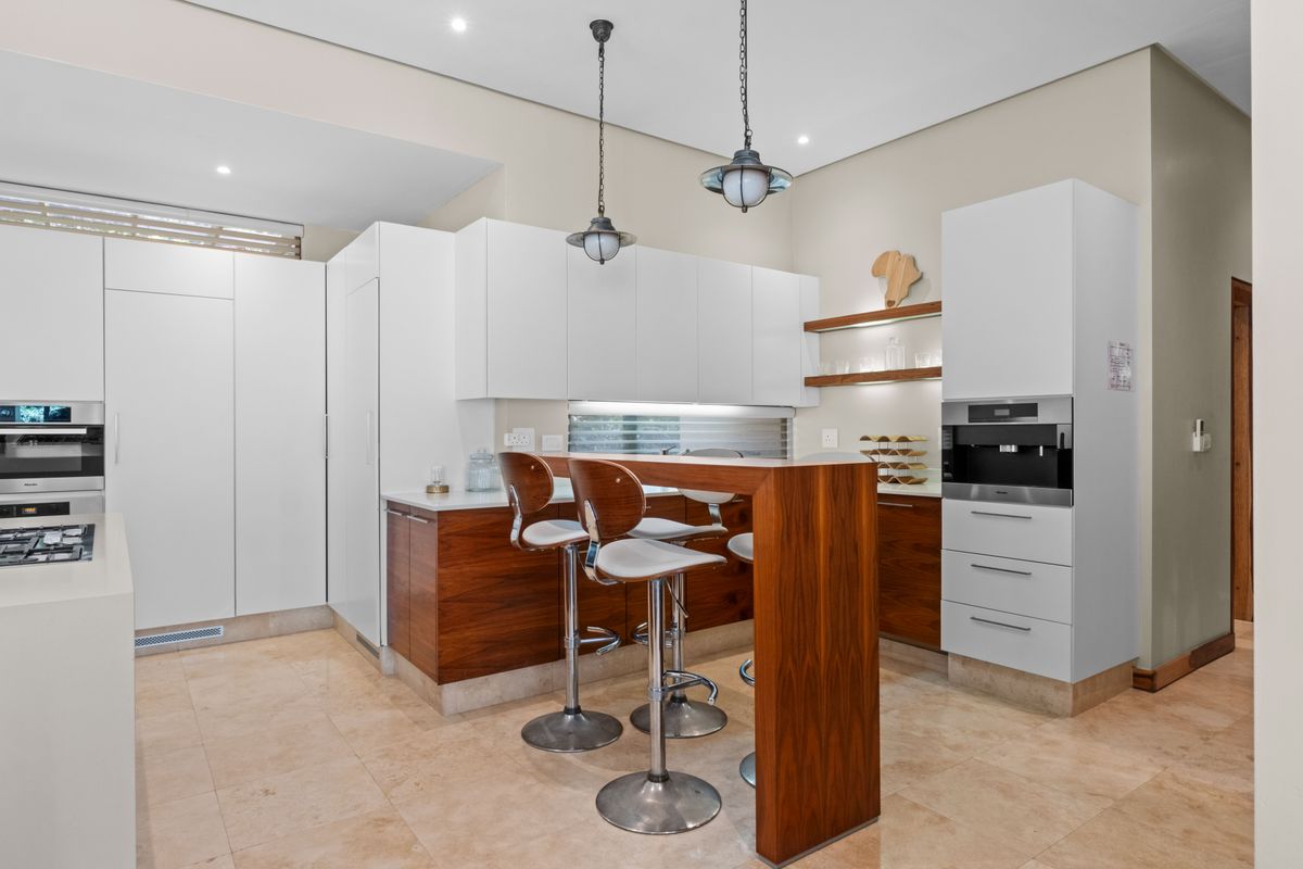 Stunning Luxury Home in Tranquil Zimbali Estate - Photo 4